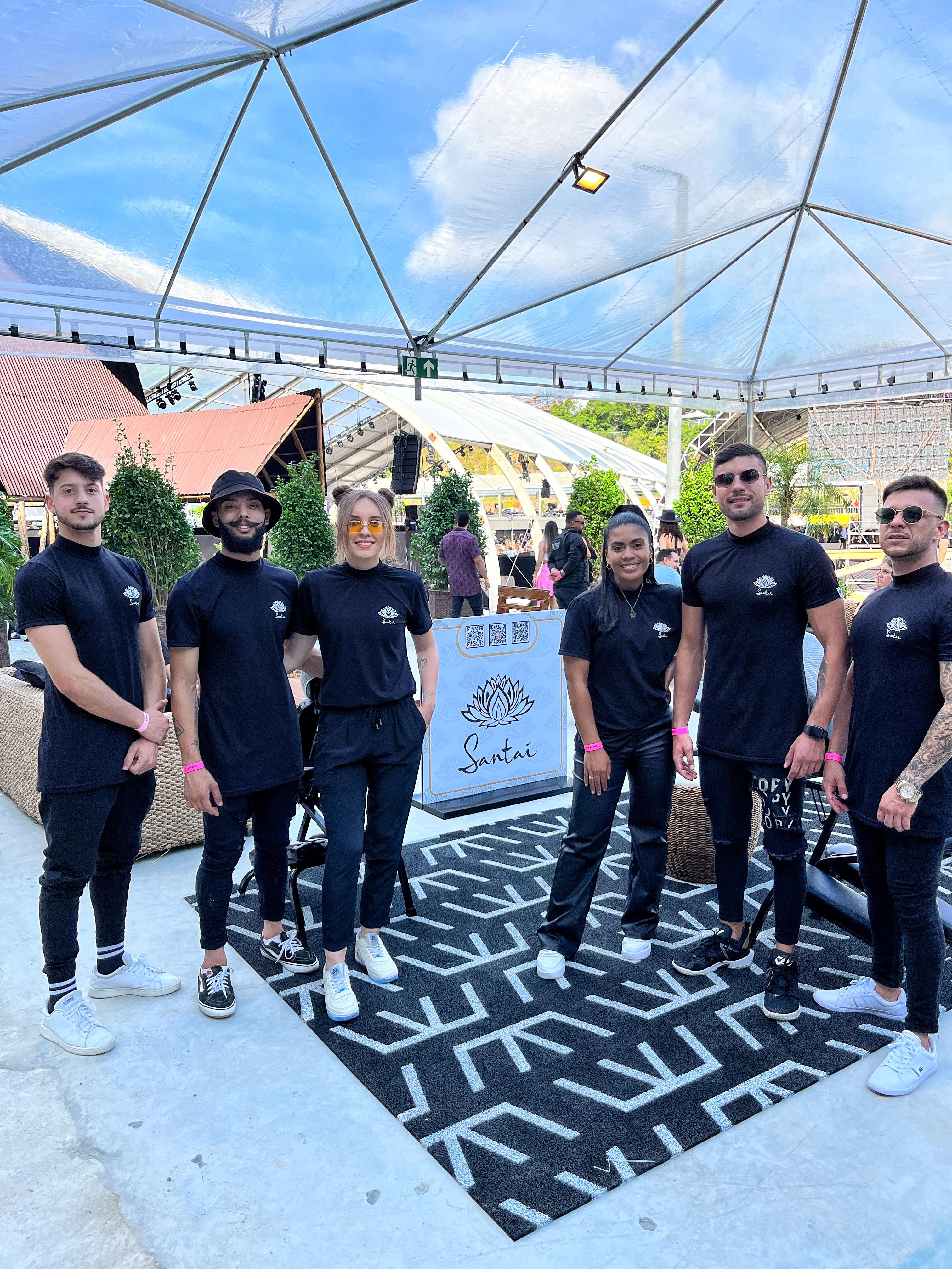 Equipe Zentai CO oferecendo Quick Massage Corporativa